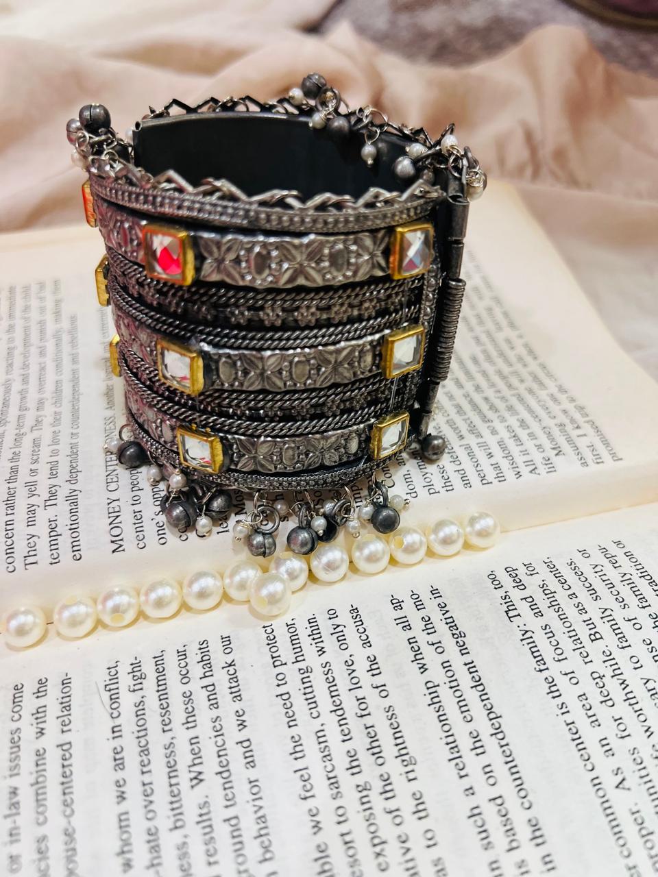 Ghugroo Hadcuff