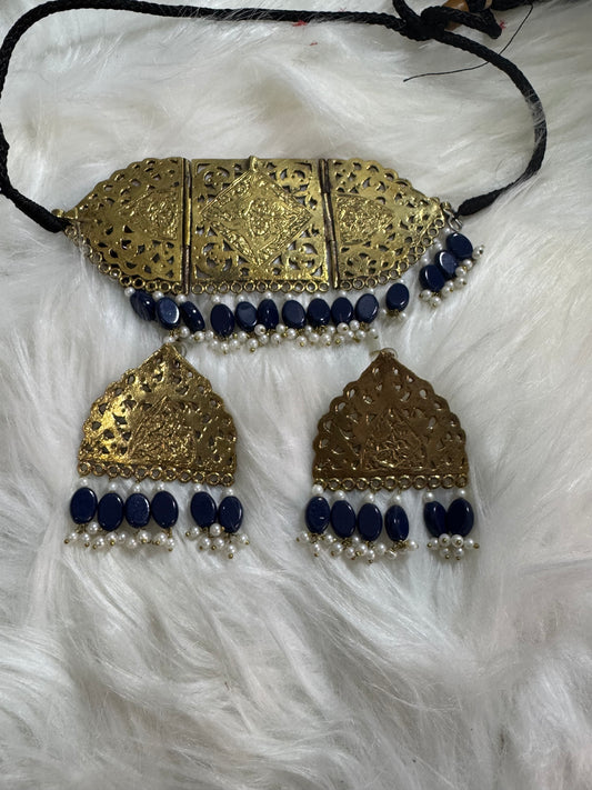 Mahnoor choker blue