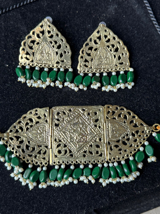 Mahnoor choker ( green colour)