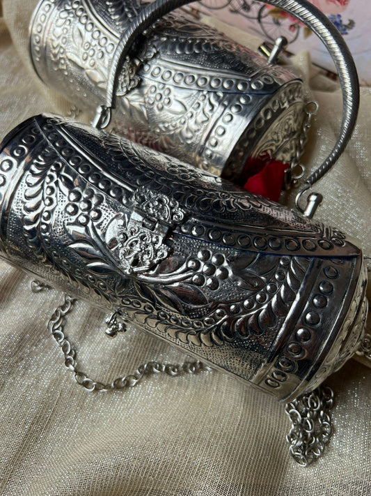 Metal Clutch 1B