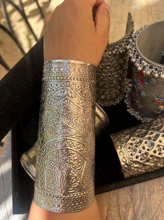 Jodha Handcuff 1E