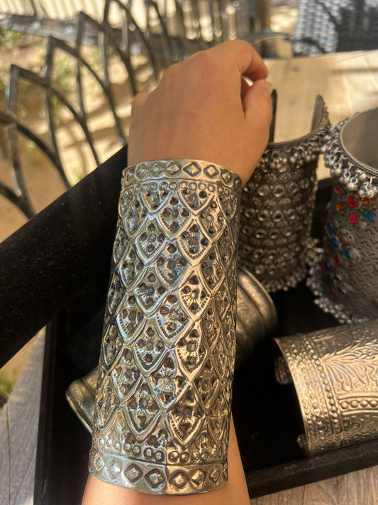 Jodha Handcuff 1C